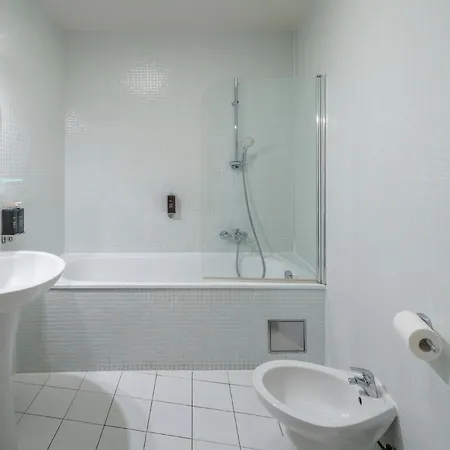 6 Continents By Adrez Apartment