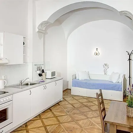 6 Continents By Adrez Apartment
