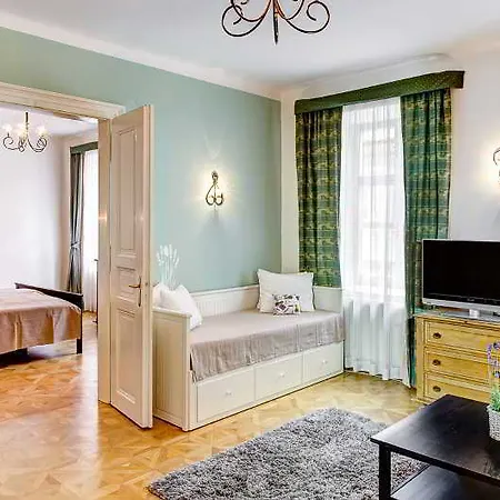 6 Continents By Adrez Apartment