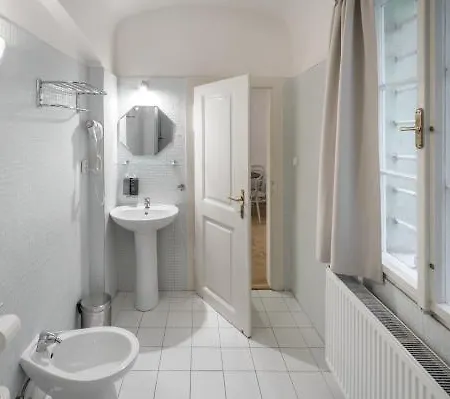 6 Continents By Adrez Apartment