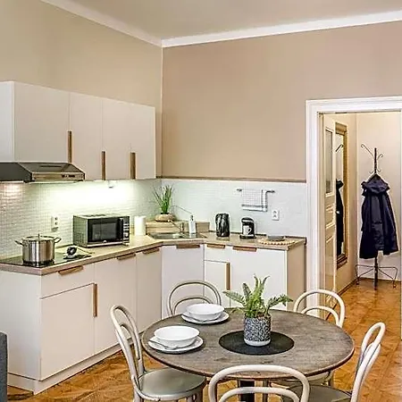 6 Continents By Adrez Apartamento