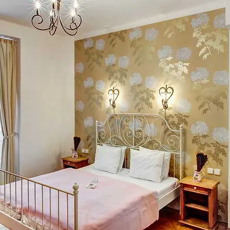 6 Continents Apartments By Adrez *