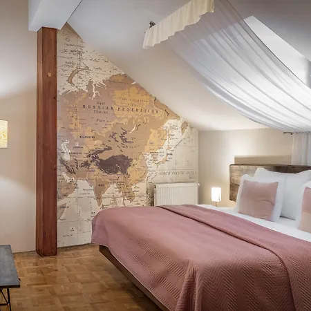 6 Continents By Adrez Apartman